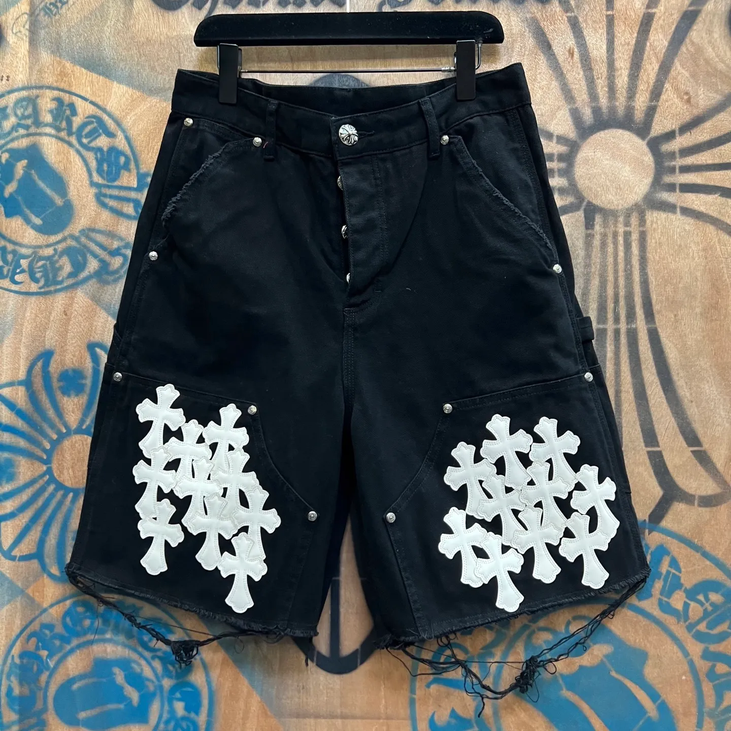 P520 chrome hearts limited series new city limited jeans Chrome Hearts city limited denim shorts vintage levis American made 501 505 517 base version remake Levis American made 501 base version imported sheepskin 925 silver remake Customers provide waist and pants length or height and weight. The studio will select the most suitable base version for you to remake. There are many people doing remakes in the market. Don’t belittle or comment. The difference is visible to the naked eye. See and compare for yourself #CHROME HEARTS Unisex style